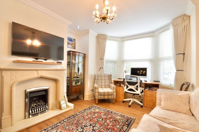 Manor Park Road, London N2 2 bed maisonette for sale