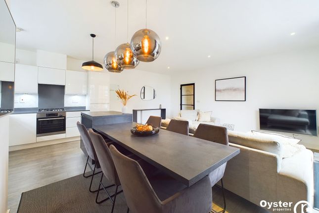 Collison Avenue Barnet EN5 3BQ 2 bed apartment for sale