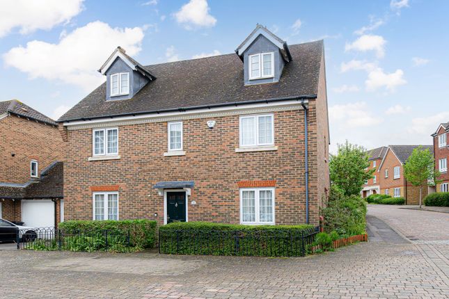 Running Foxes Lane, Ashford, TN23 5 bed detached house for sale