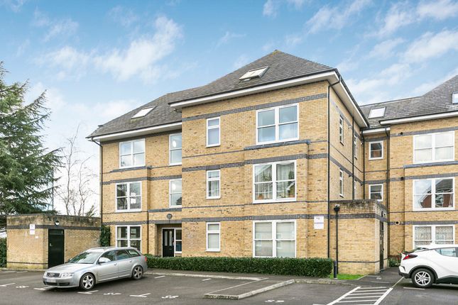 Vicarage Road, Egham, TW20 2 bed apartment for sale