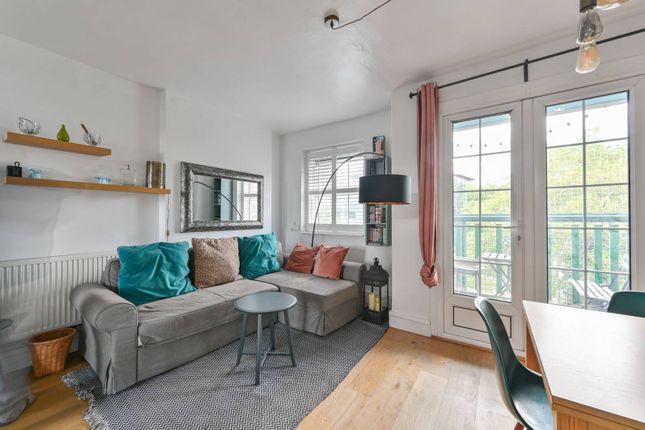 Worsopp Drive, Clapham Common South... 2 bed maisonette for sale