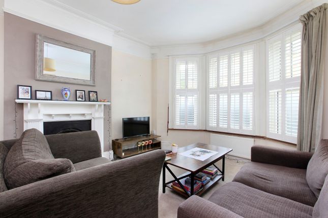 Aristotle Road, Clapham, London 2 bed flat for sale