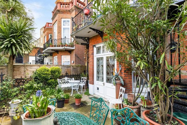 Sutherland Avenue, London, W9 3 bed apartment for sale