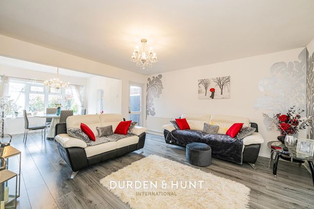 Sunnymede, Chigwell, IG7 2 bed terraced house for sale
