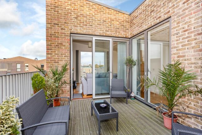Arbor House, Narrowboat Avenue... 2 bed apartment for sale