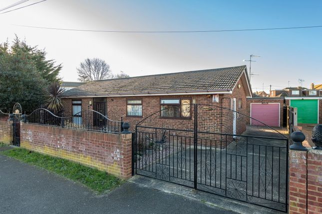 Sunnyside Avenue, Sheerness ME12 3 bed detached bungalow for sale