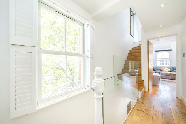 White Hart Lane, Barnes SW13 2 bed flat for sale
