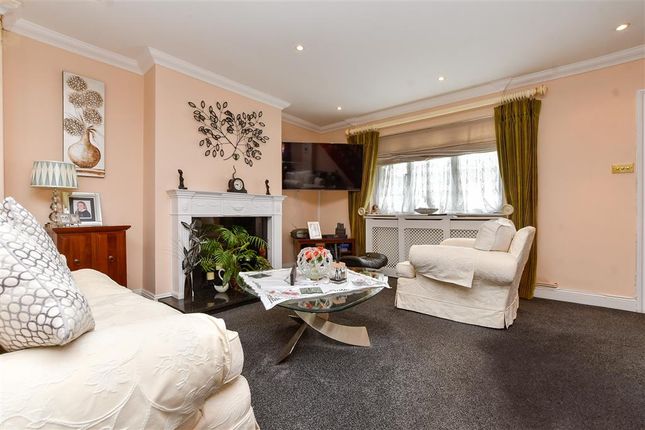 Little Bookham Street, Bookham... 3 bed semi