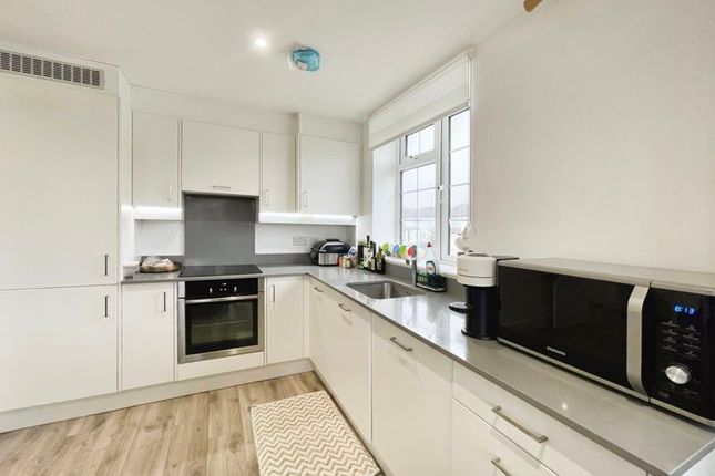 Hale Lane, Edgware 2 bed apartment for sale