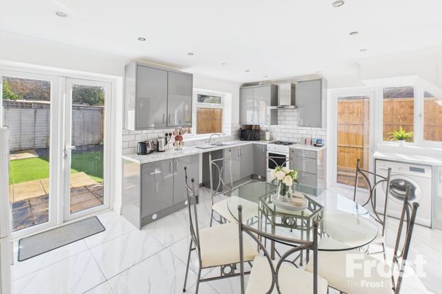 Smiths Lane, Windsor, Berkshire, SL4 3 bed detached house for sale