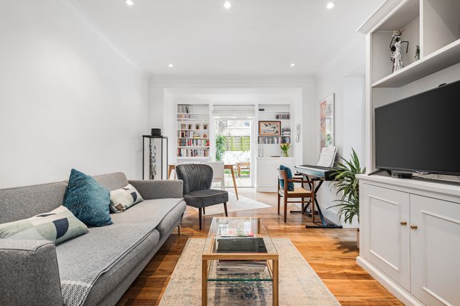 Radipole Road, Fulham, London 2 bed flat for sale