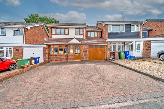 4 bedroom link detached house for sale