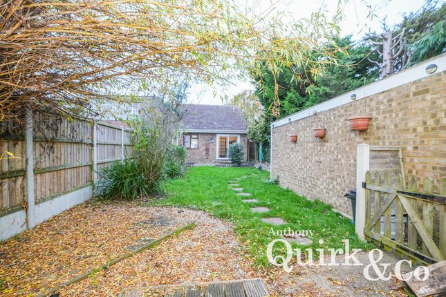 Tantelen Road, Canvey Island, SS8 2 bed detached bungalow for sale