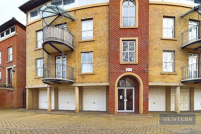 Alcantara Crescent, Ocean Village, SO14 2 bed flat for sale