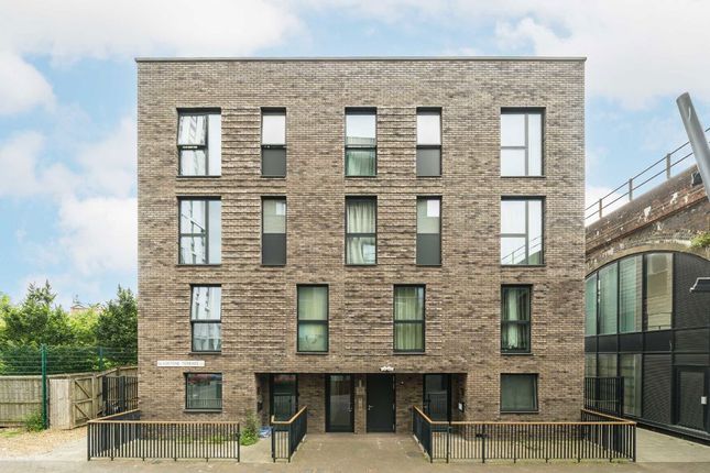 Gladstone Terrace, London SW8 2 bed flat for sale