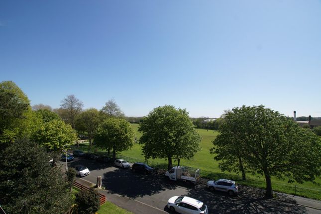 Park Avenue, Eastbourne BN22 3 bed apartment for sale