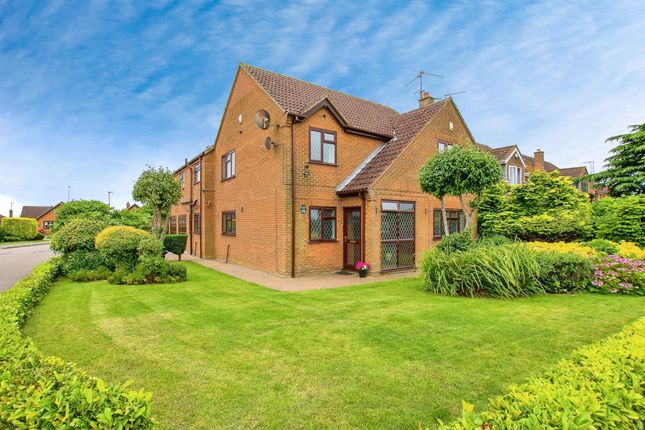 5 bed detached house