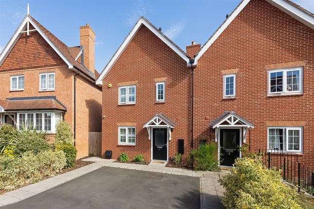 Ledger Gardens, Reigate RH2 3 bed semi