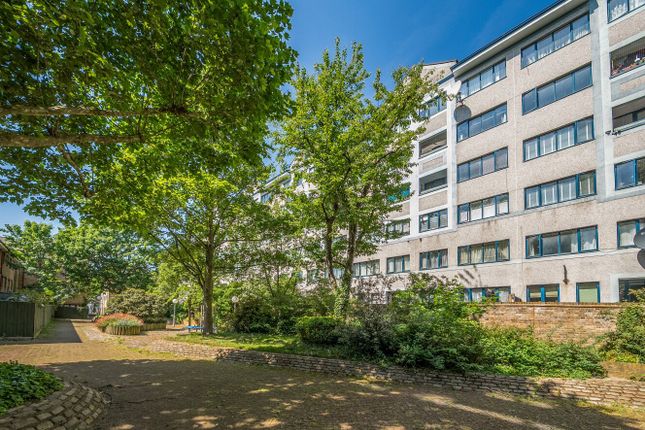 3 bedroom flat for sale
