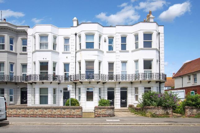 Brighton Road, Worthing BN11 2ES 2 bed ground floor flat for sale