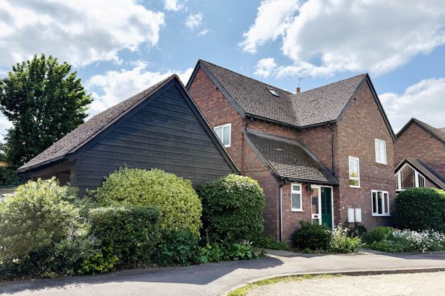 5 bed detached house