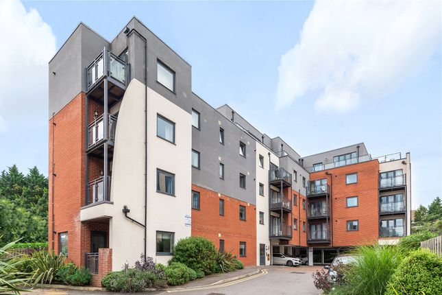 Walnut Tree Close, Surrey GU1 2 bed flat for sale