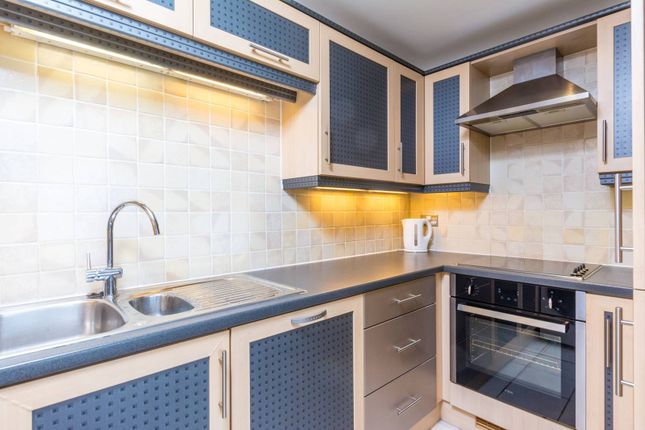 Holland Gardens, Brentford, TW8 1 bed flat for sale