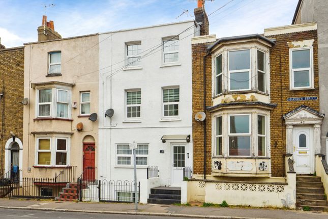 Terraced house for sale