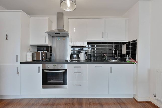 PYRENE HOUSE, Brentford, TW8 1 bed flat for sale