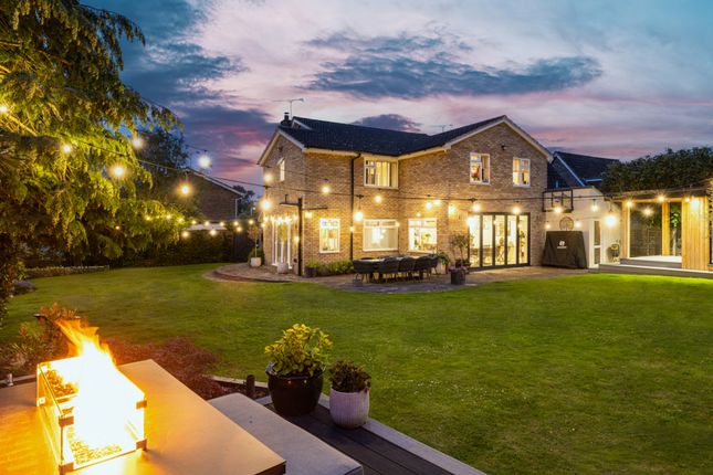College Close, Flamstead, AL3 4 bed detached house for sale