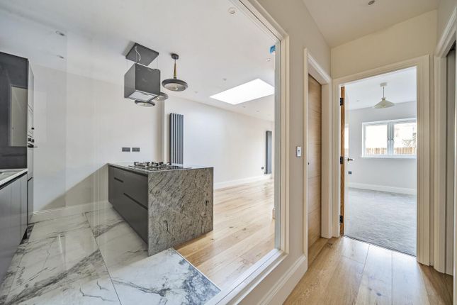 Croft Gardens, Hanwell, London, W7 2 bed flat for sale