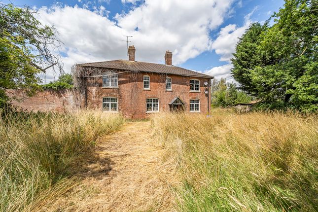 5 bed detached house