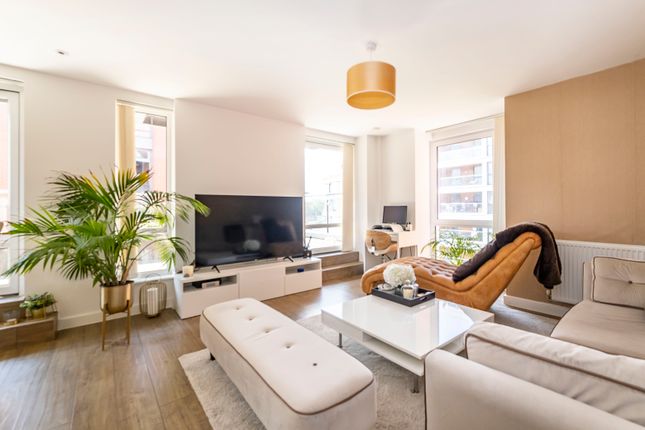 3 bedroom flat for sale