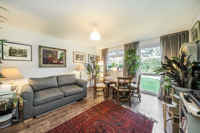 Harrowdene Gardens, Teddington TW11 1 bed flat for sale