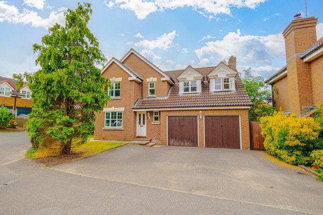 Hillside Road, Eastwood, SS9 4 bed detached house for sale
