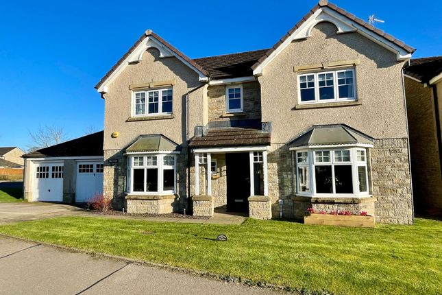 5 bed detached house