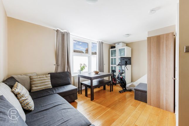 Greenford Avenue, London 2 bed apartment for sale