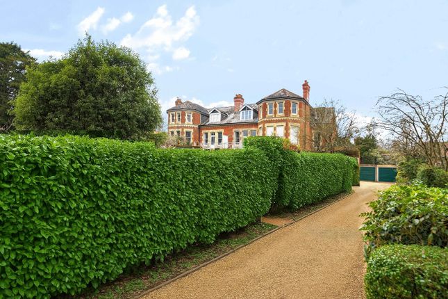 Barnes Close, Winchester, Hampshire... 2 bed penthouse for sale