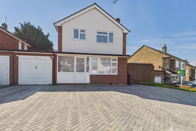 3 bed link detached house