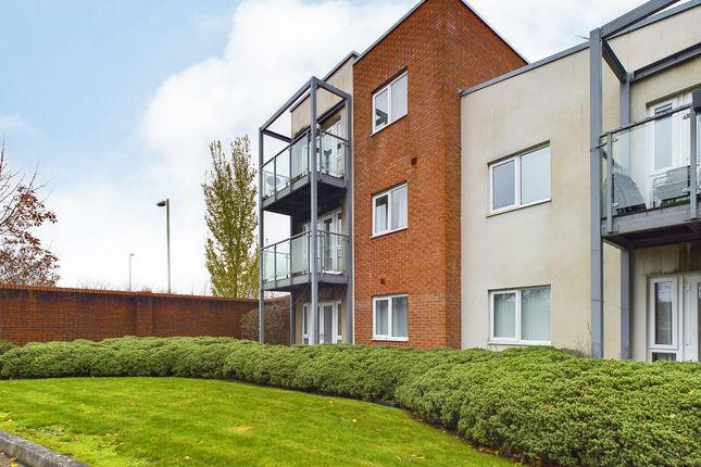 Lowe Gardens, Popley, Basingstoke, RG24 2 bed flat for sale
