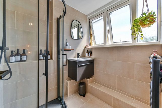 St Peters Way, De Beauvoir Town... 2 bed maisonette for sale