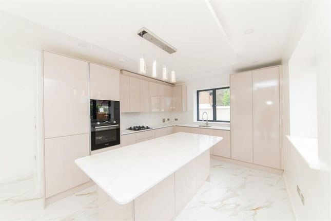 Dawlish Avenue, London, N13 4 bed detached house for sale