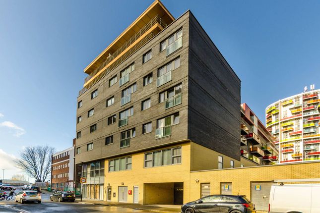 Biggerstaff Road, Stratford, London, E15 1 bed flat for sale
