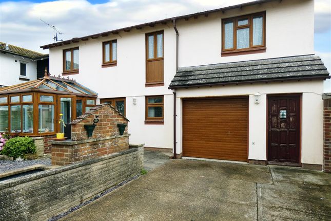 4 bedroom link detached house for sale