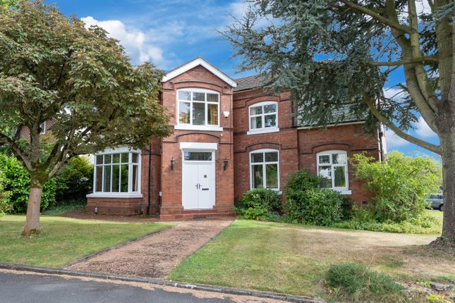 6 bed detached house