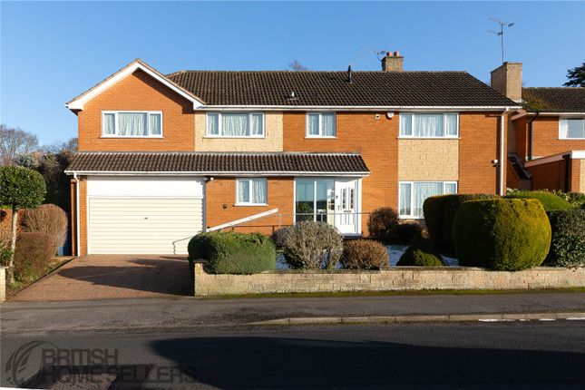 5 bed detached house