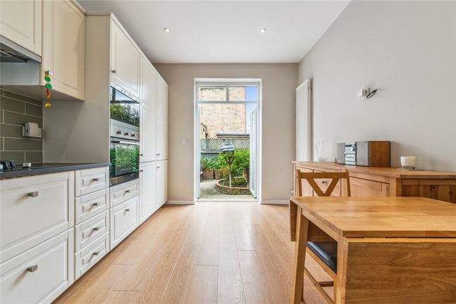 Wakehurst Road, SW11 1 bed apartment for sale