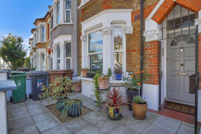 Dawlish Road, London, E10 2 bed flat for sale