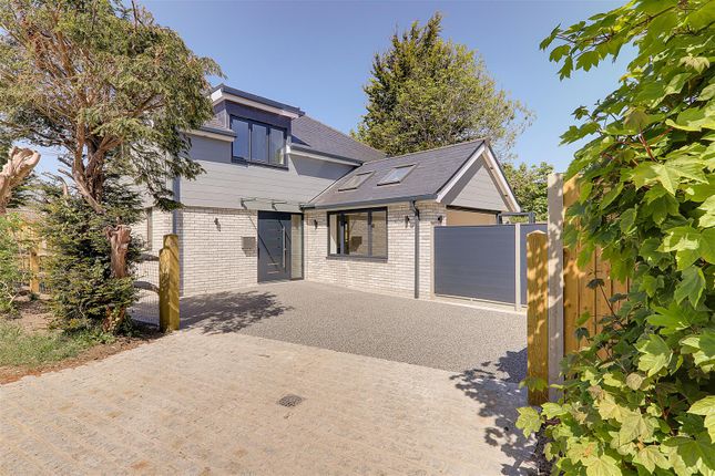 Sea Lane Gardens, Worthing BN12 3 bed detached house for sale