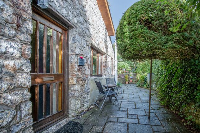 St John's Hill, Tenby 2 bed cottage for sale